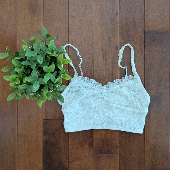 3/$20 GILLY HICKS BASIC WHITE LACE BRALETTE TOP - Picture 1 of 2